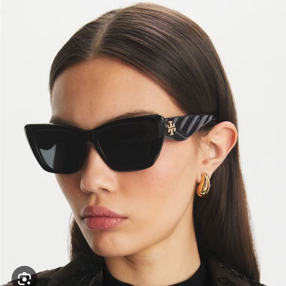 Tory Burch Accessories - TORY BURCH Polarized Women's Black Squared Cat Eye Sunglasses